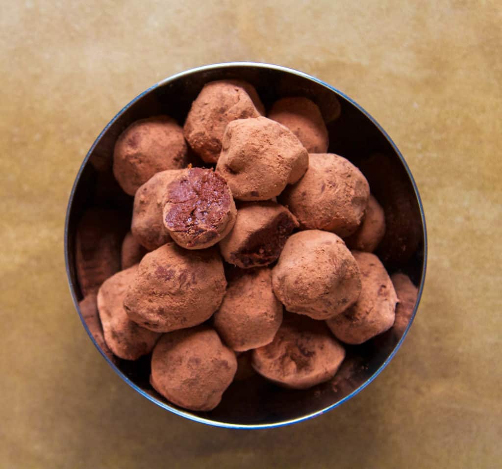 amy-levin-raw-chocolate-truffles-10